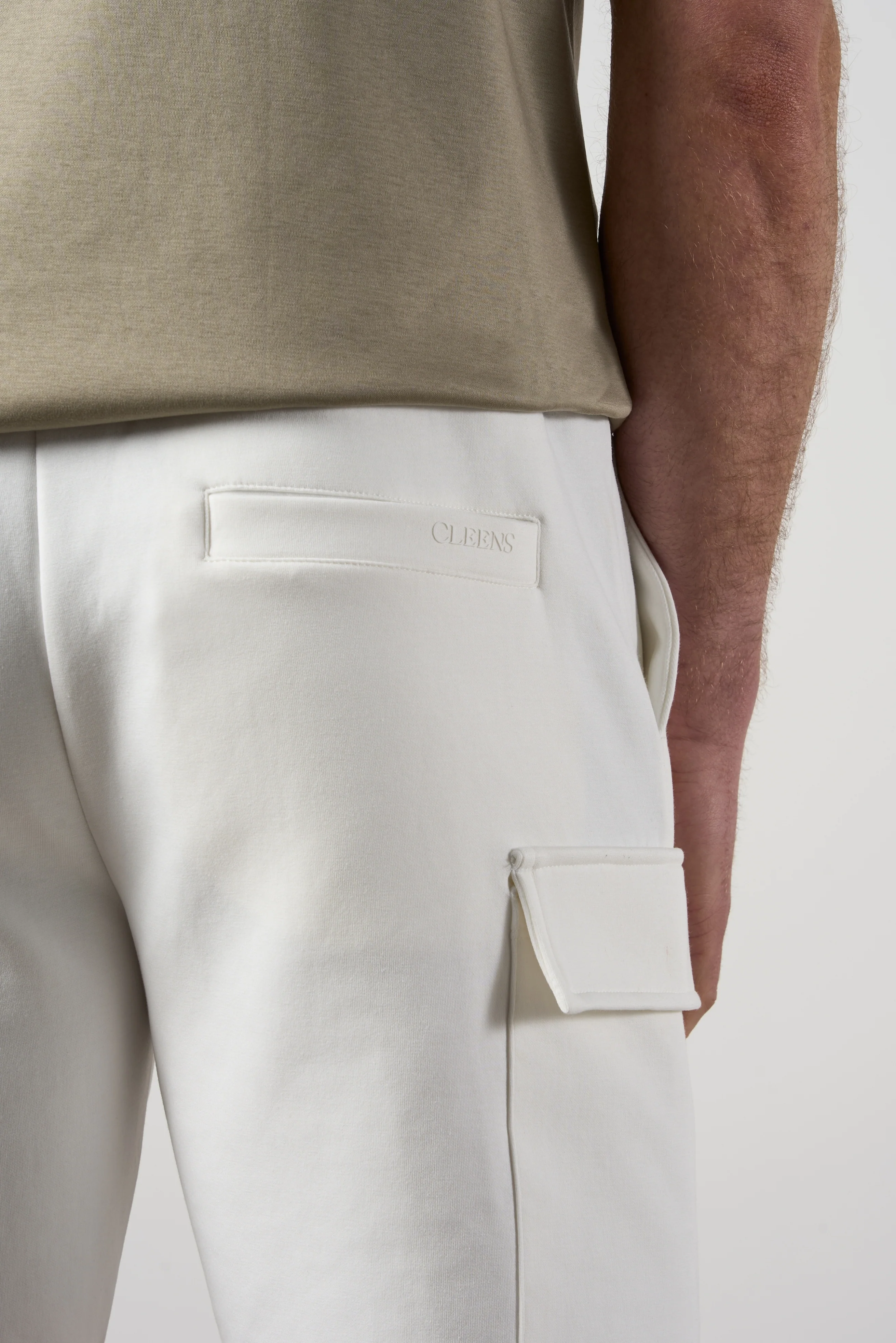 Tech Interlock Shorts Off White - Image 5